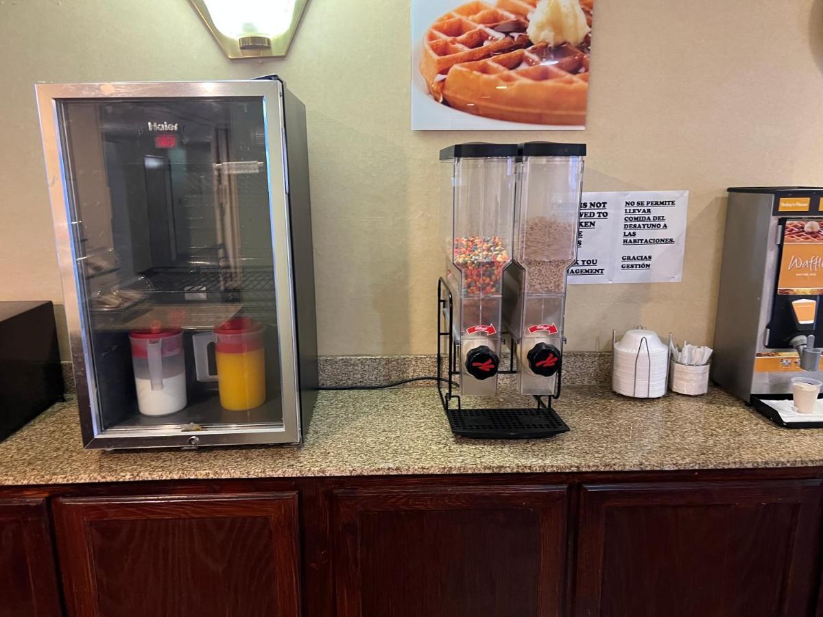 Americas Best Value Inn Pharr/Mcallen Exterior foto