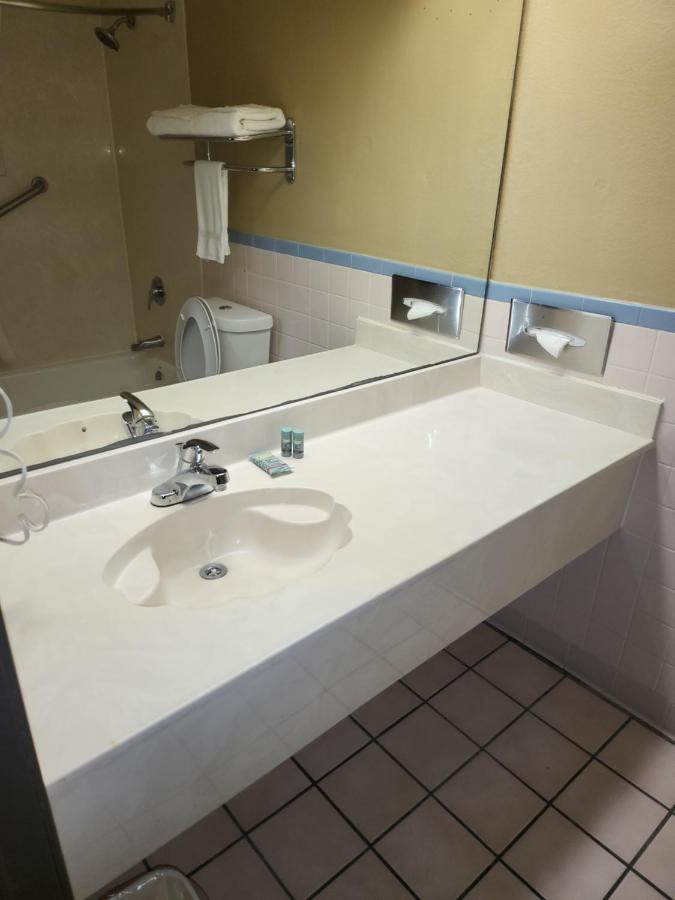 Americas Best Value Inn Pharr/Mcallen Exterior foto